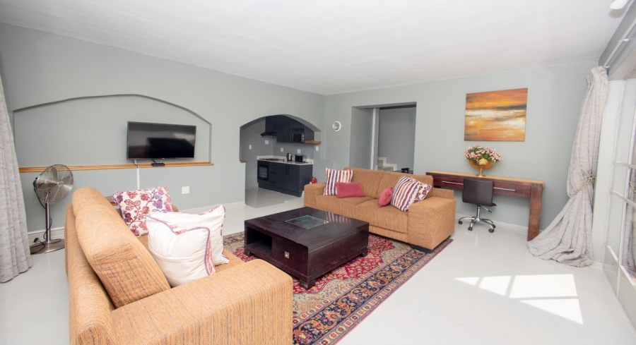 To Let 5 Bedroom Property for Rent in Beacon Bay Eastern Cape